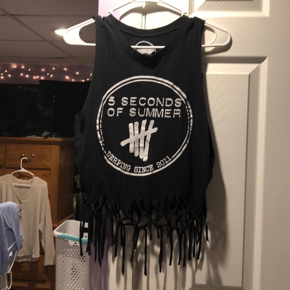 Cropped 5 seconds of summer band tee